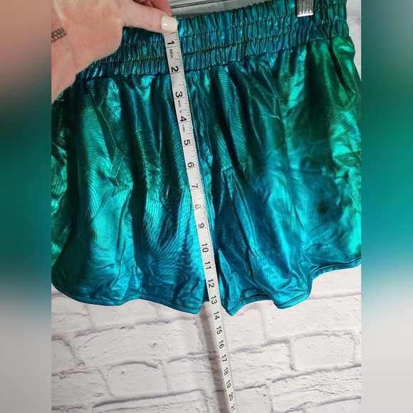Shiny Mermaid metallic shorts Pesion sz Large.  Womens size L fit more like a M - Picture 5 of 7